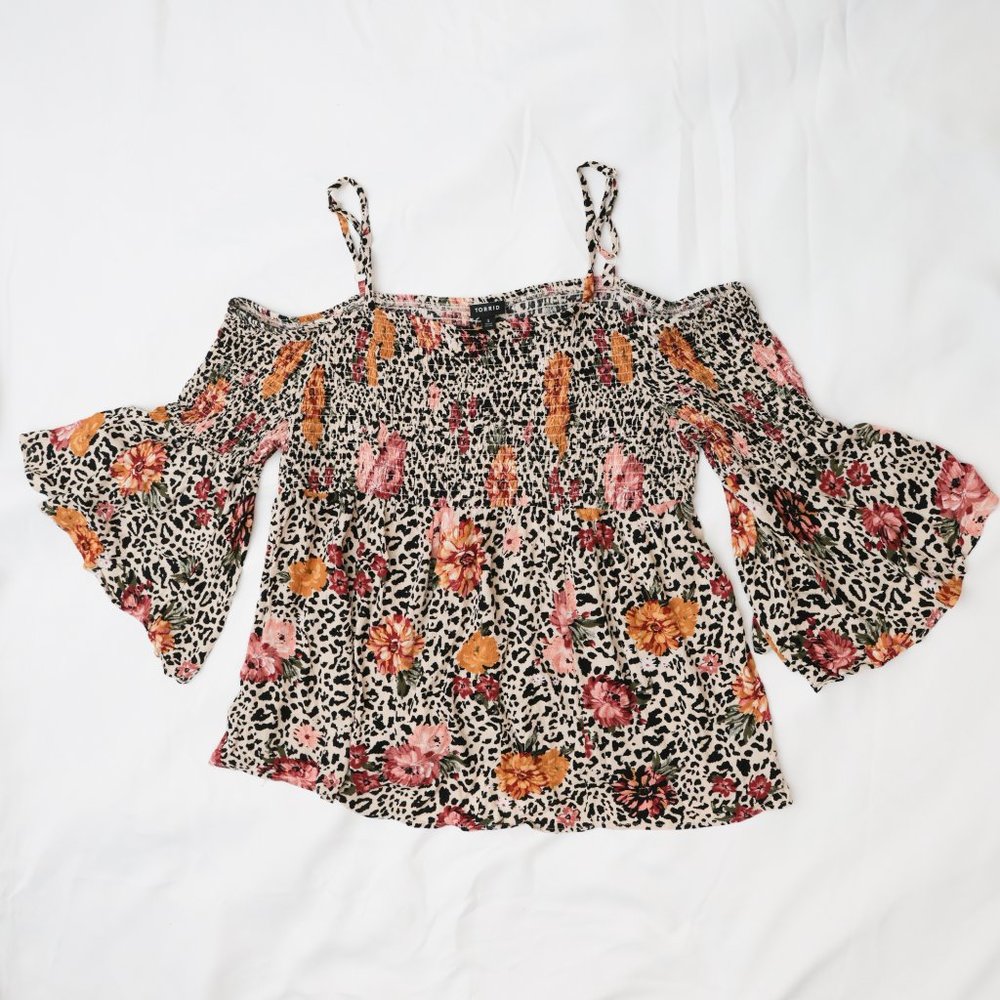 Torrid Leopard Floral Cold Shoulder Top Size 3X. In excellent condition!